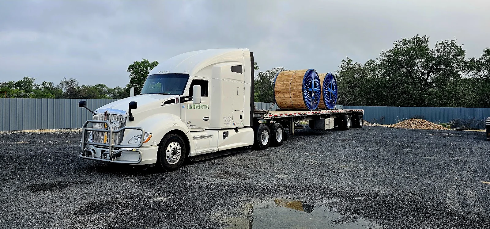 Kenworth tractor with flatbed at Gulf Coast Fuel and Wash-Out yard
